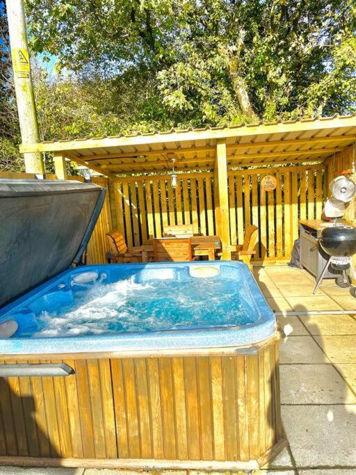 New! Country Boutique Escape . Hot Tub Βίλα Weare Giffard Εξωτερικό φωτογραφία